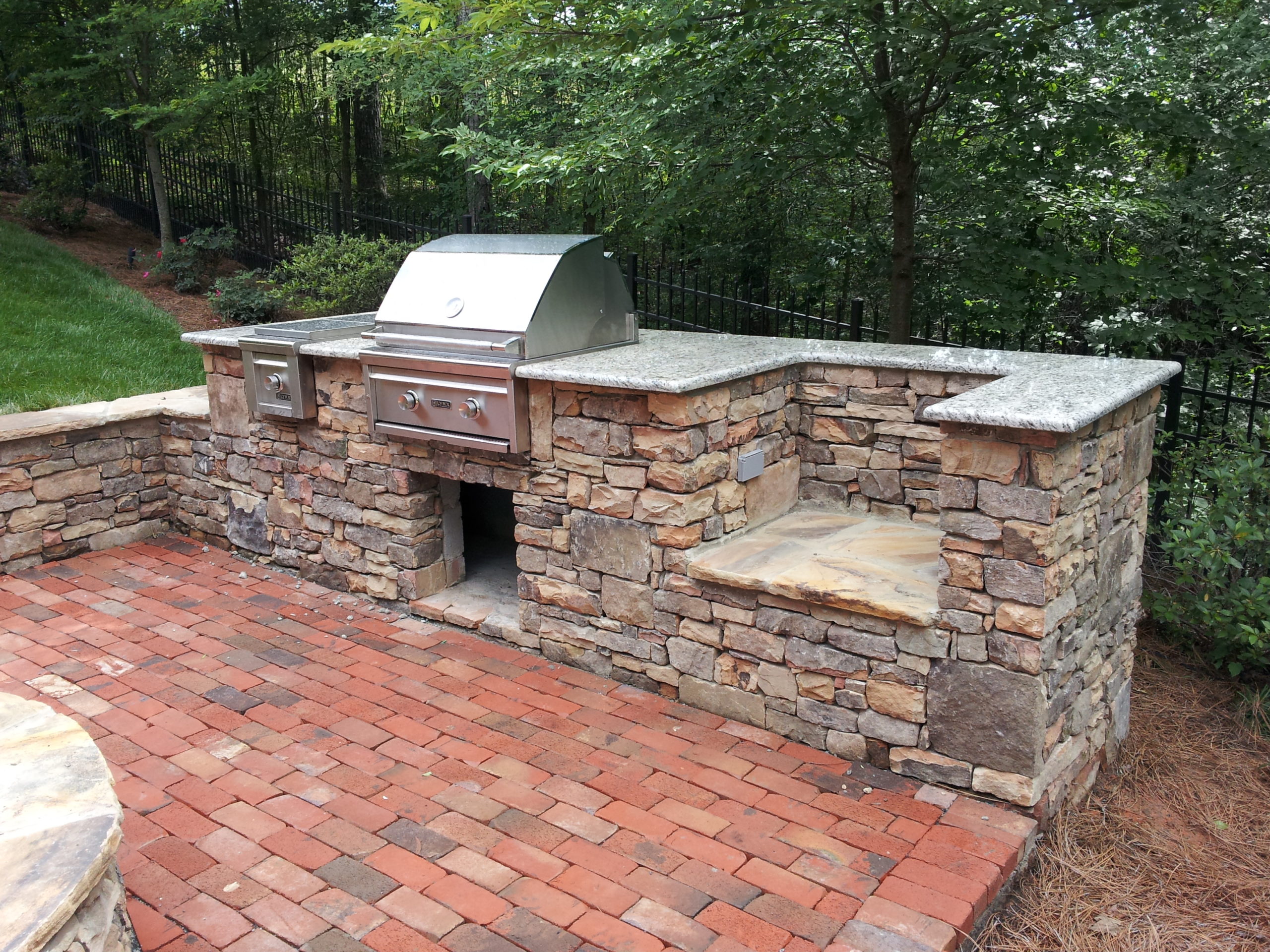 Outdoor Kitchens Fireplaces, Stone Wall Outdoor Kitchen